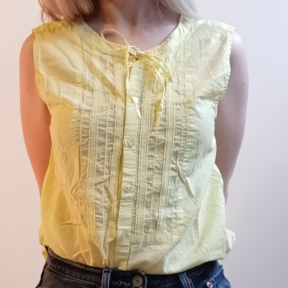 Gap Sleeveless Button Down Size Small